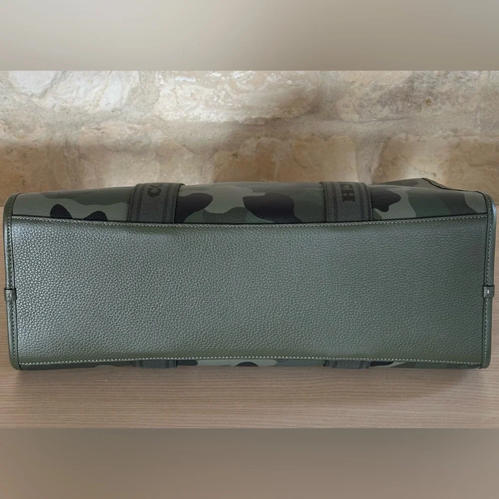 Coach - Picture 5 of 11